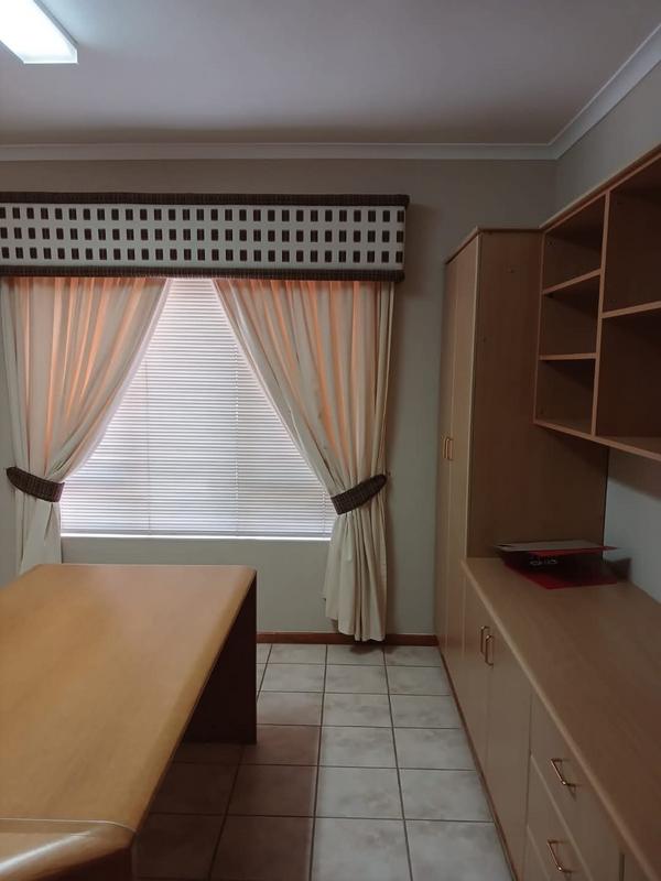 4 Bedroom Property for Sale in Lutzville Western Cape